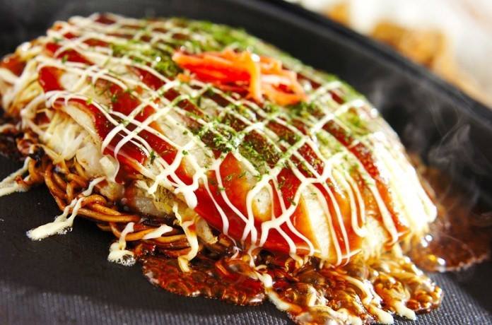 Okonomiyaki là loại bánh nổi tiếng ở Nhật